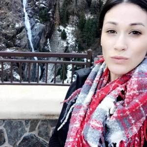 Meet your Posher, Jasmine